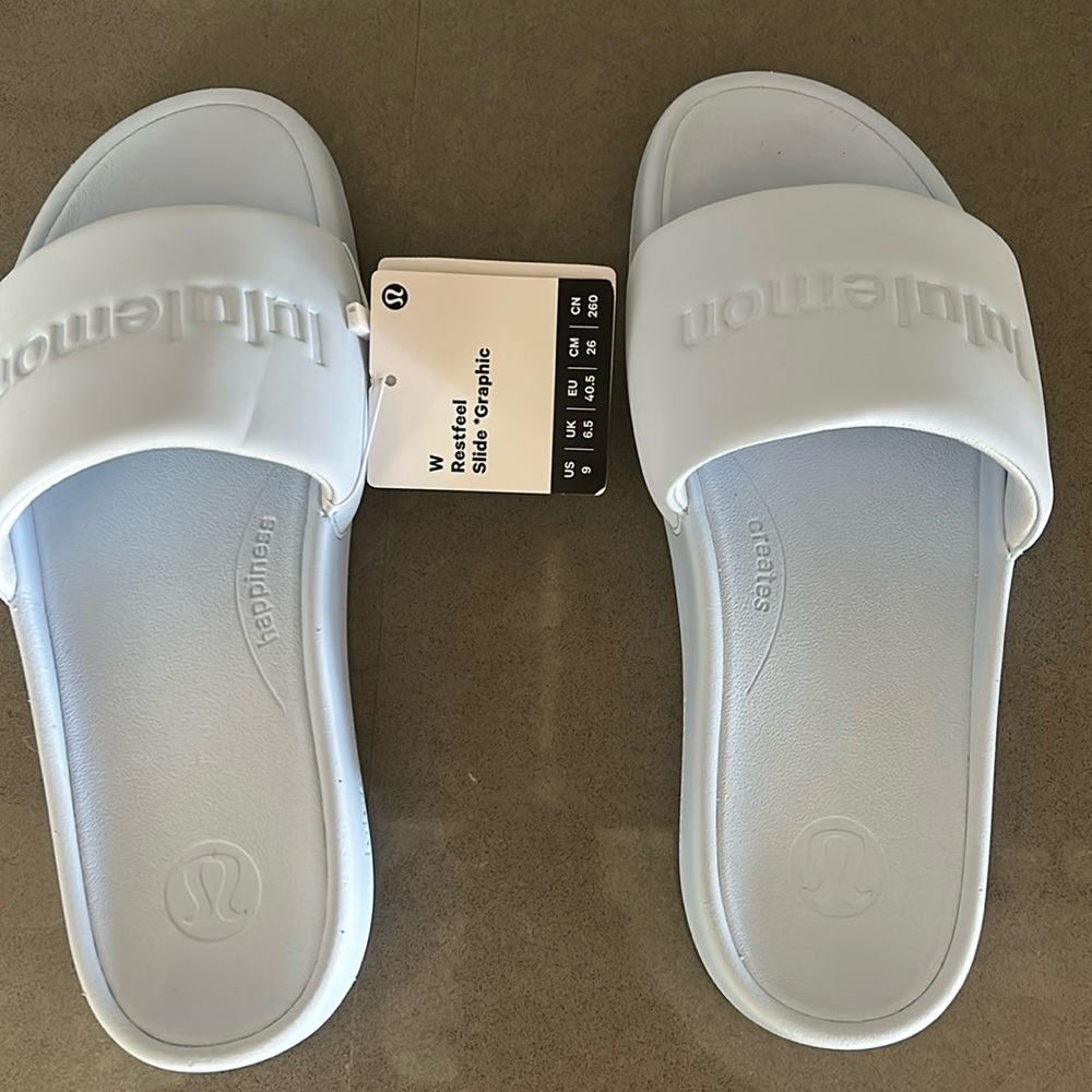 NWT lululemon rest feel graphic slides